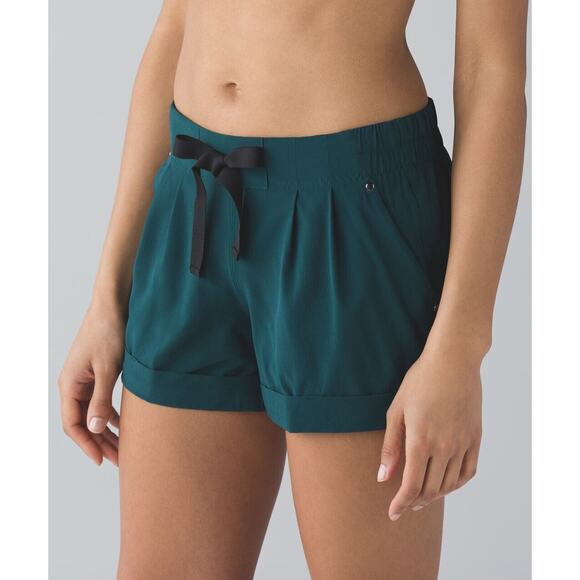 lululemon athletica Pants - Lululemon Spring Break Away Short Deep Green Lightweight Cuffed Women's Size 4